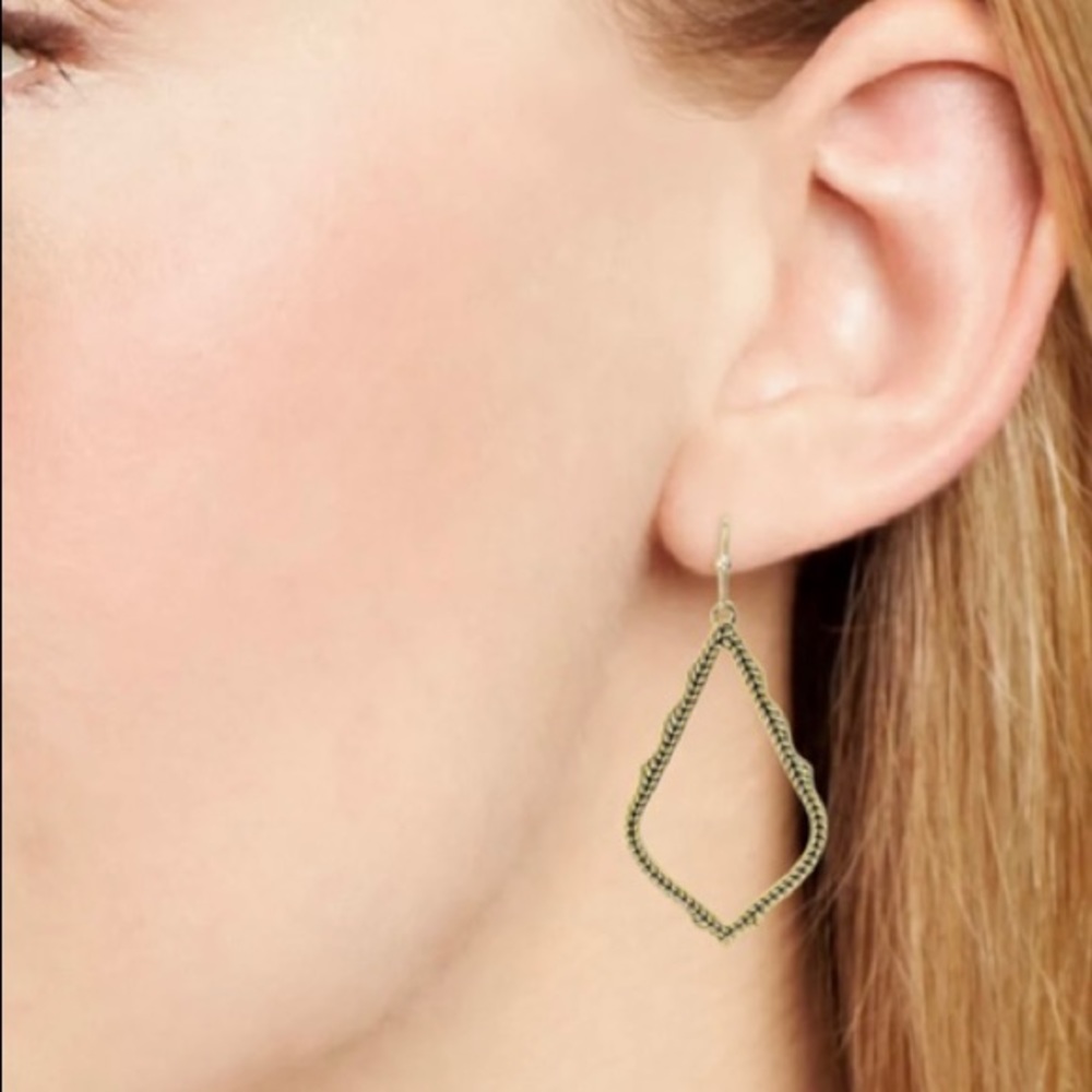 ✂️KENDRA SCOTT Sophia Gold Drop Earrings - Picture 7 of 11